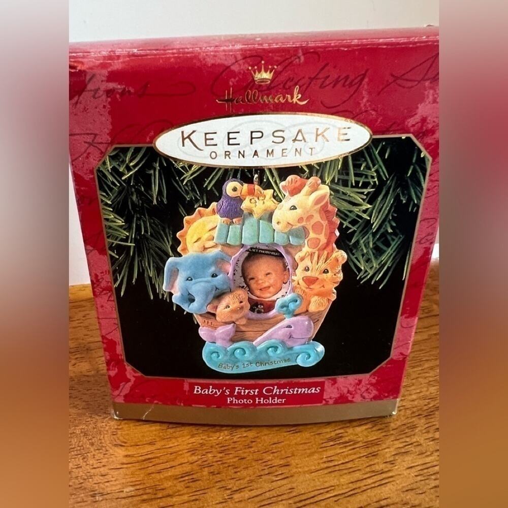 HALLMARK KEEPSAKE “BABYS FIRST CHRISTMAS” ORNAMENT (1999)